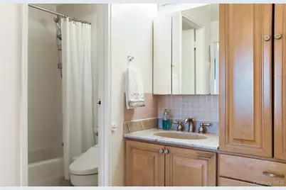 200 High Point Drive #214, Hartsdale, NY 10530 - Photo 14