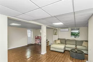 10 Minetta Ct, Huntington, NY 11743 - Photo 16
