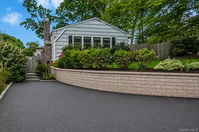10 Minetta Court, Huntington, NY 11743 - Photo 2