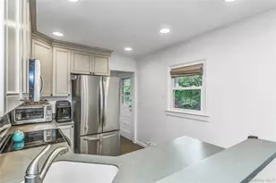 10 Minetta Ct, Huntington, NY 11743 - Photo 6