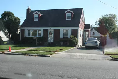 138 Manor Parkway, Uniondale, NY 11553 - Photo 2