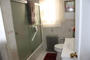 138 Manor Pkwy, Uniondale, NY 11553 - Photo 8