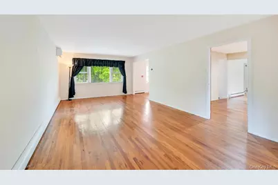 30 Fort Hill Road, Huntington, NY 11743 - Photo 10