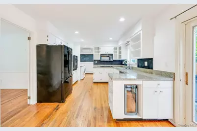 30 Fort Hill Road, Huntington, NY 11743 - Photo 6