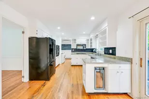 30 Fort Hill Rd, Huntington, NY 11743 - Photo 6