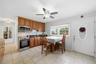 72 Walnut Lane, Hicksville, NY 11801 - Photo 2