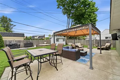 72 Walnut Lane, Hicksville, NY 11801 - Photo 22