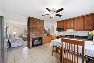 72 Walnut Ln, Hicksville, NY 11801 - Photo 4