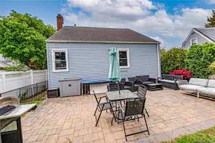 31 Locust St, Westbury, NY 11590 - Photo 2