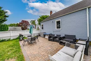 31 Locust St, Westbury, NY 11590 - Photo 2