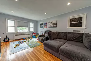 31 Locust St, Westbury, NY 11590 - Photo 4