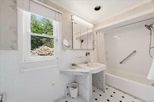 145 Woodlands Ave, White Plains, NY 10607 - Photo 26
