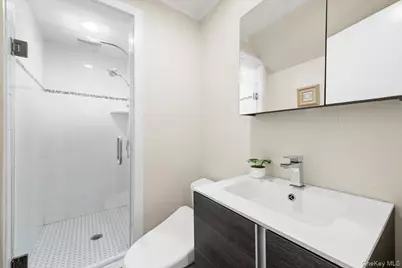 145 Woodlands Avenue, White Plains, NY 10607 - Photo 16