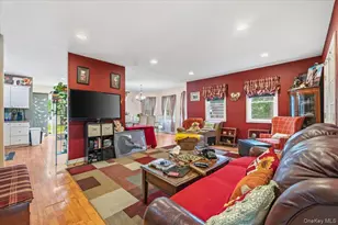 56 Sycamore St, Patchogue, NY 11772 - Photo 4
