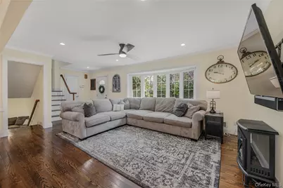 32 Chaucer Street, Hartsdale, NY 10530 - Photo 2