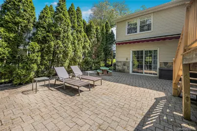 32 Chaucer Street, Hartsdale, NY 10530 - Photo 14