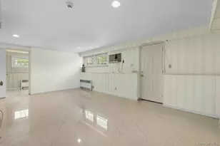 916 Lawrence Ct, Woodmere, NY 11581 - Photo 26