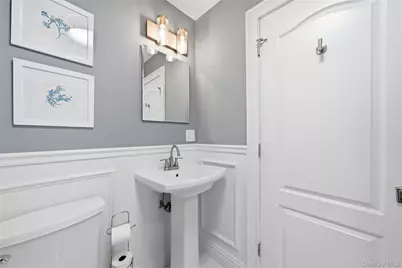48 Iroquois Street E, Massapequa, NY 11758 - Photo 22