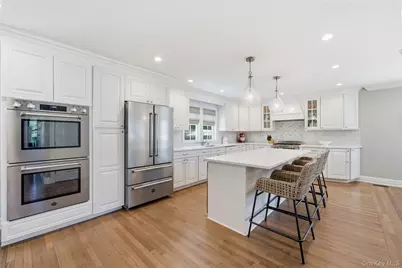 48 Iroquois Street E, Massapequa, NY 11758 - Photo 14