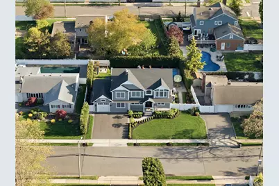 48 Iroquois Street E, Massapequa, NY 11758 - Photo 38
