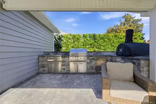 48 Iroquois St E, Massapequa, NY 11758 - Photo 32