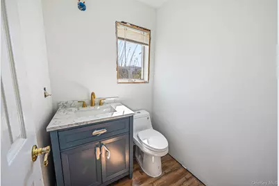 810 Anthony Drive, Lindenhurst, NY 11757 - Photo 14