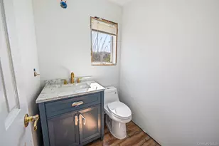 810 Anthony Dr, Lindenhurst, NY 11757 - Photo 14