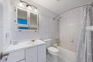 810 Anthony Dr, Lindenhurst, NY 11757 - Photo 20