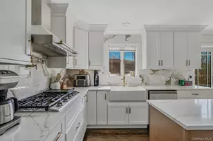 810 Anthony Dr, Lindenhurst, NY 11757 - Photo 6