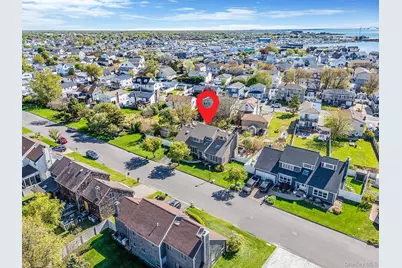 810 Anthony Drive, Lindenhurst, NY 11757 - Photo 4