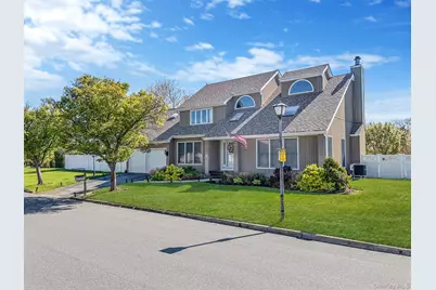 810 Anthony Drive, Lindenhurst, NY 11757 - Photo 2