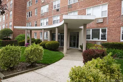 100 S Ocean Avenue S #2R, Freeport, NY 11520 - Photo 2
