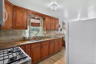 34 Linden Dr, Newburgh, NY 12550 - Photo 10