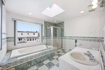 16 6th Avenue, New Hyde Park, NY 11040 - Photo 18