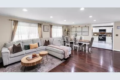 31 Peak Street, Ronkonkoma, NY 11779 - Photo 4