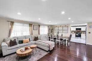 31 Peak St, Ronkonkoma, NY 11779 - Photo 4
