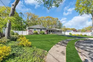 31 Peak St, Ronkonkoma, NY 11779 - Photo 2