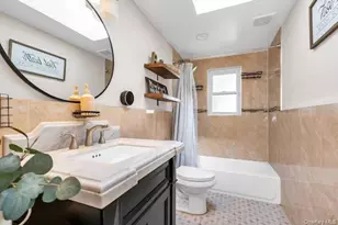 31 Peak St, Ronkonkoma, NY 11779 - Photo 18