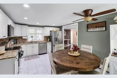 31 Peak Street, Ronkonkoma, NY 11779 - Photo 16