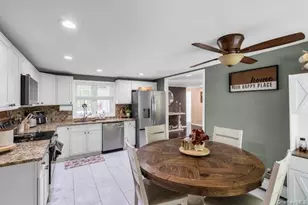 31 Peak St, Ronkonkoma, NY 11779 - Photo 16