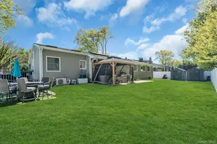 31 Peak St, Ronkonkoma, NY 11779 - Photo 28
