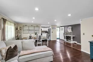31 Peak St, Ronkonkoma, NY 11779 - Photo 6