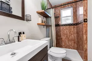 31 Peak St, Ronkonkoma, NY 11779 - Photo 10