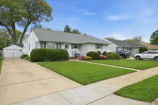 3903 Lincoln St, Seaford, NY 11783 - Photo 2