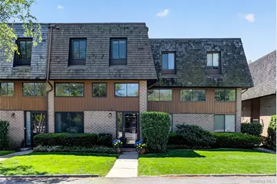 22 The Hamlet, Pelham, NY 10803 - Photo 2