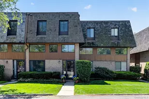 22 The Hamlet, Pelham, NY 10803 - Photo 2