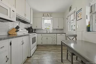 79 Raff Avenue, Floral Park, NY 11001 - Photo 16