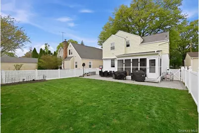 79 Raff Avenue, Floral Park, NY 11001 - Photo 36