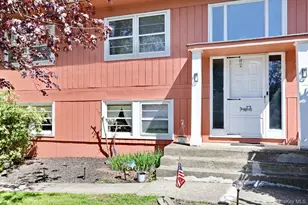4 Crabapple Ct, Monsey, NY 10952 - Photo 2