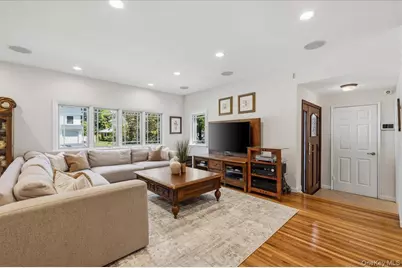 8 Lewis Lane, Port Washington, NY 11050 - Photo 12